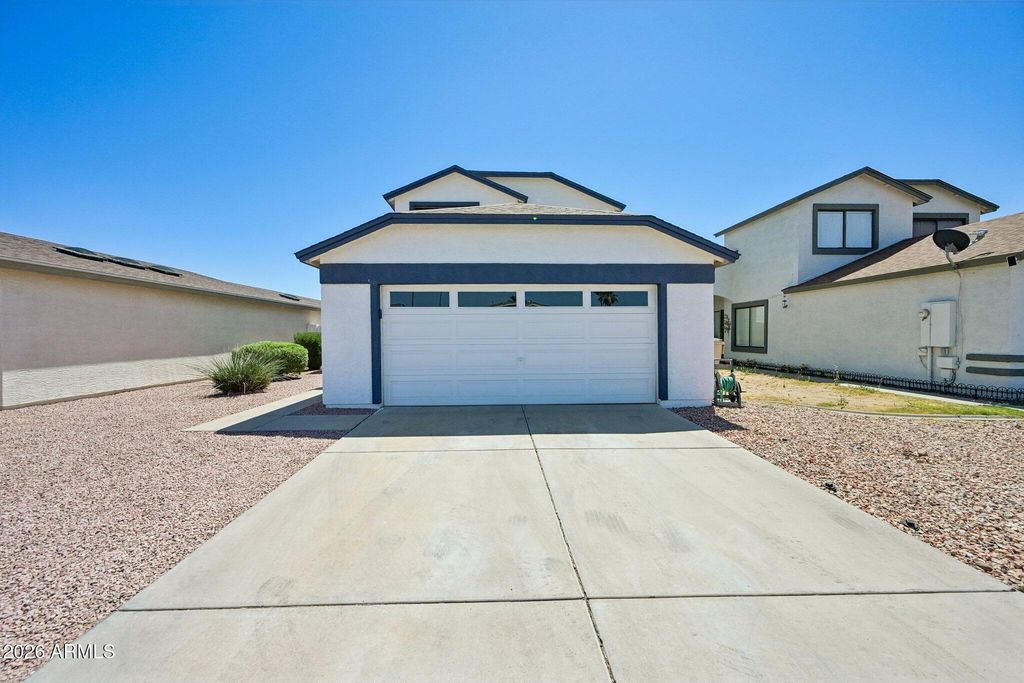 Image 2 of property listing at 11149 N 82ND Drive, Peoria, AZ 85345