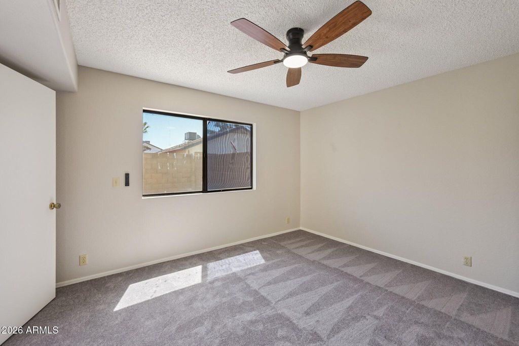 Image 20 of property listing at 11149 N 82ND Drive, Peoria, AZ 85345