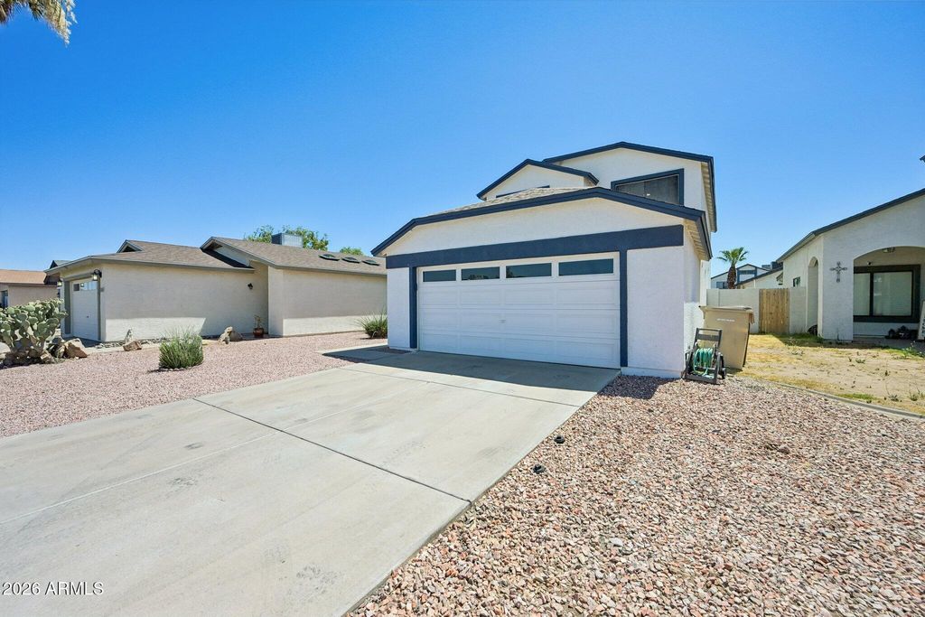 Image 3 of property listing at 11149 N 82ND Drive, Peoria, AZ 85345