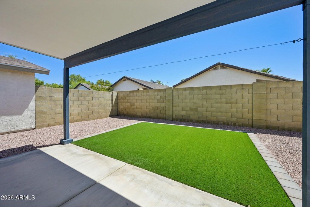 Image 34 of property listing at 11149 N 82ND Drive, Peoria, AZ 85345
