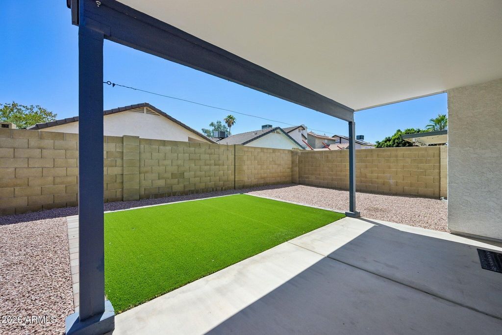 Image 35 of property listing at 11149 N 82ND Drive, Peoria, AZ 85345