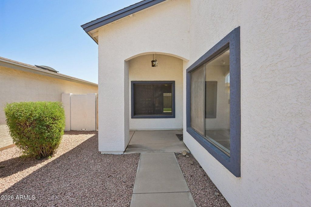 Image 4 of property listing at 11149 N 82ND Drive, Peoria, AZ 85345