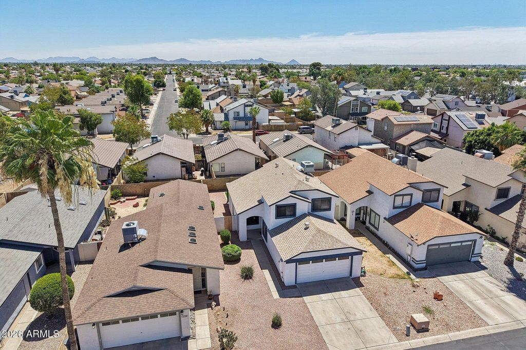 Image 40 of property listing at 11149 N 82ND Drive, Peoria, AZ 85345