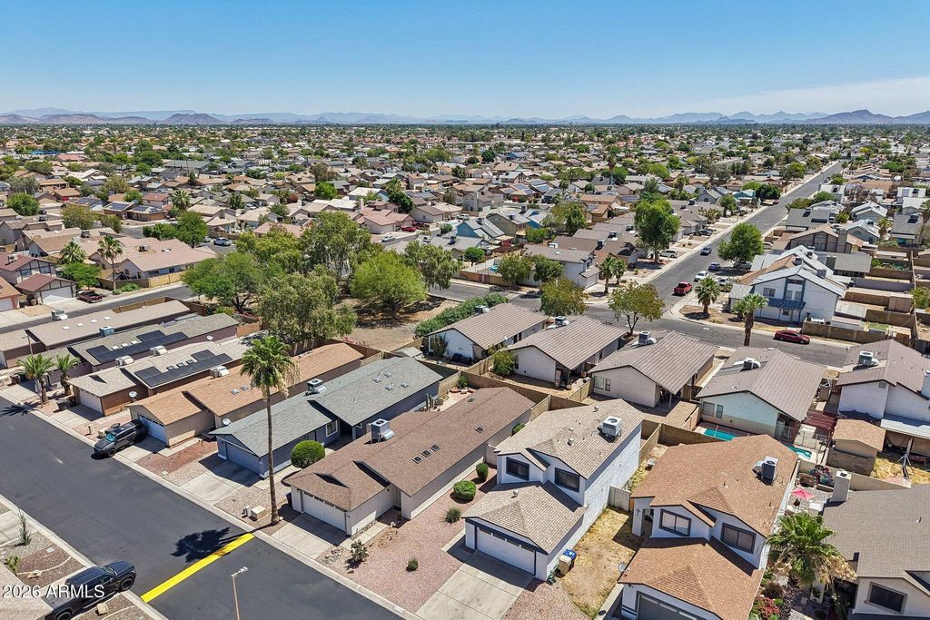 Image 42 of property listing at 11149 N 82ND Drive, Peoria, AZ 85345
