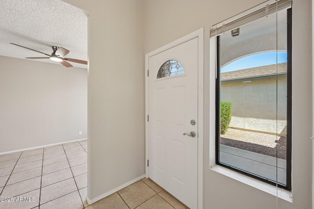 Image 6 of property listing at 11149 N 82ND Drive, Peoria, AZ 85345