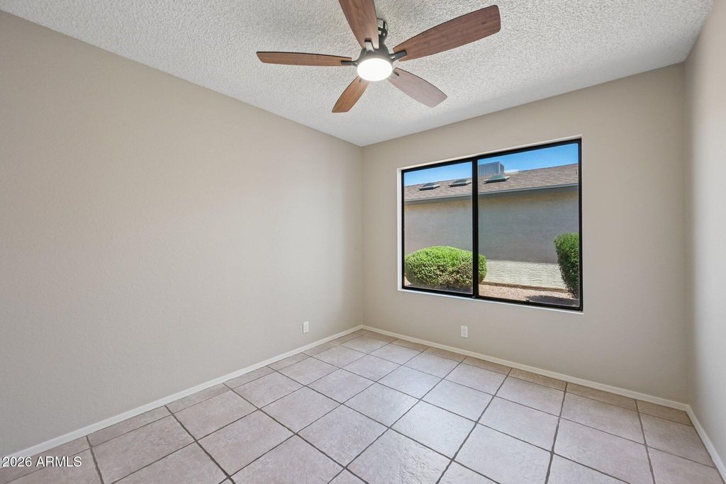 Image 8 of property listing at 11149 N 82ND Drive, Peoria, AZ 85345
