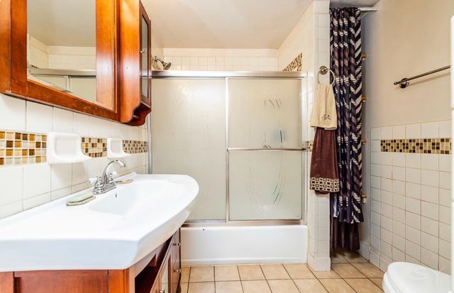 1910 Dewey Avenue, Evanston, IL 60201