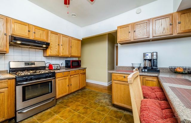 1910 Dewey Avenue, Evanston, IL 60201
