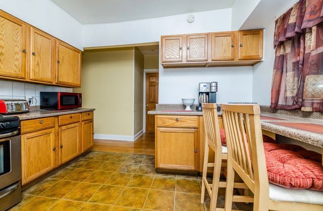 1910 Dewey Avenue, Evanston, IL 60201
