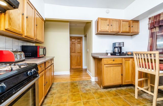 1910 Dewey Avenue, Evanston, IL 60201