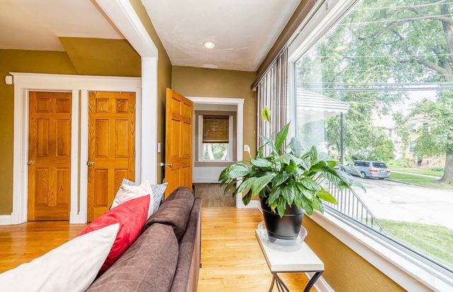 1910 Dewey Avenue, Evanston, IL 60201