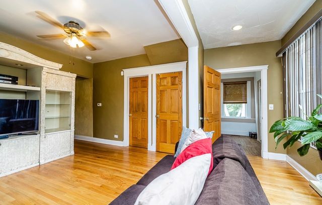1910 Dewey Avenue, Evanston, IL 60201