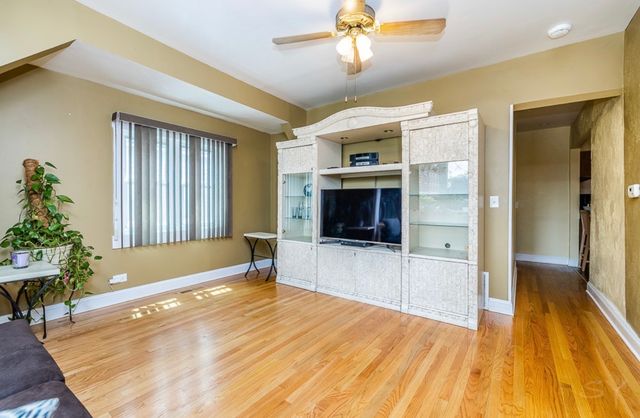 1910 Dewey Avenue, Evanston, IL 60201