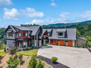 2975 Summit Trails Drive, Sevierville, TN 37862