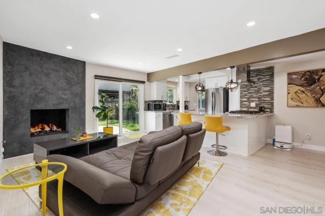 1516 Encino Ave. B, Monrovia, CA 91016