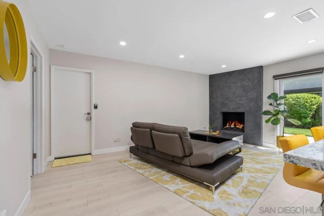 1516 Encino Ave. B, Monrovia, CA 91016