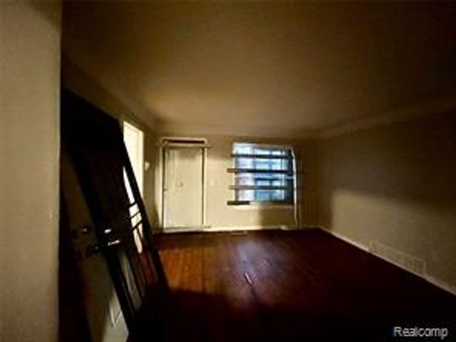 6718 Grandville Avenue, Detroit, MI 48228