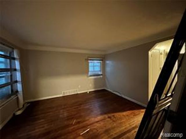 6718 Grandville Avenue, Detroit, MI 48228