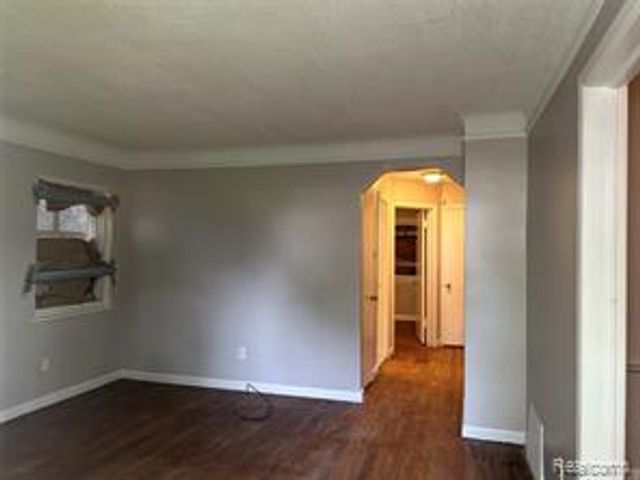 6718 Grandville Avenue, Detroit, MI 48228