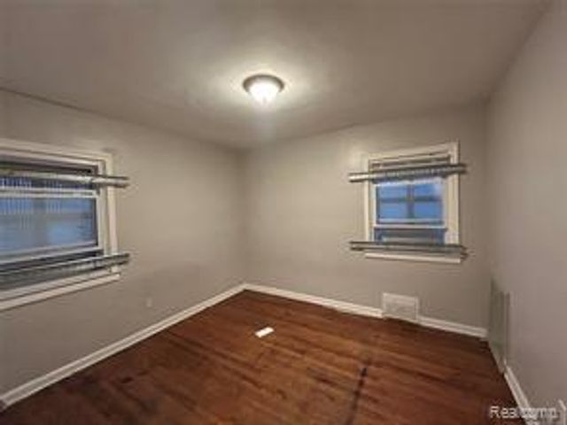 6718 Grandville Avenue, Detroit, MI 48228
