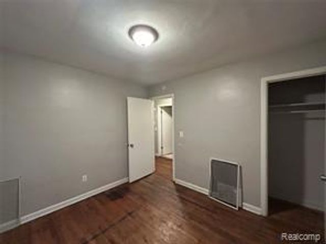 6718 Grandville Avenue, Detroit, MI 48228