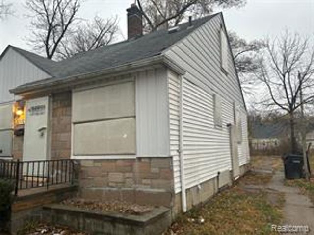 6718 Grandville Avenue, Detroit, MI 48228