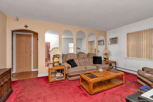 20 Francine Drive N, Massapequa, NY 11758