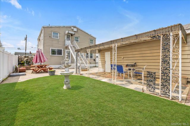 20 Francine Drive N, Massapequa, NY 11758
