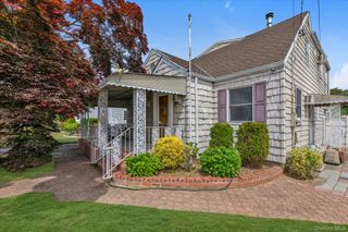 20 Francine Drive N, Massapequa, NY 11758