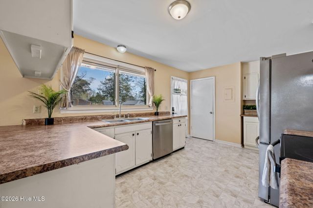 105 E Sherwood Drive, Havelock, NC 28532