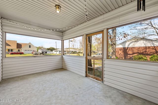 105 E Sherwood Drive, Havelock, NC 28532