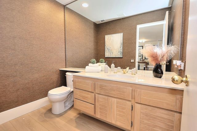 2058 Promontory Point Ln, Gold River, CA 95670