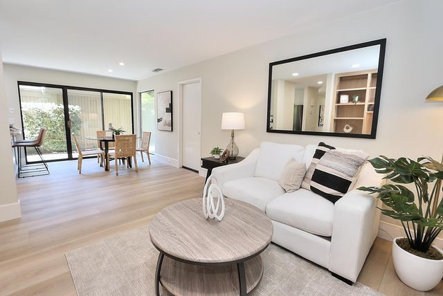 2058 Promontory Point Ln, Gold River, CA 95670