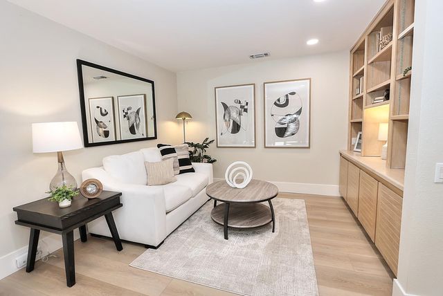 2058 Promontory Point Ln, Gold River, CA 95670