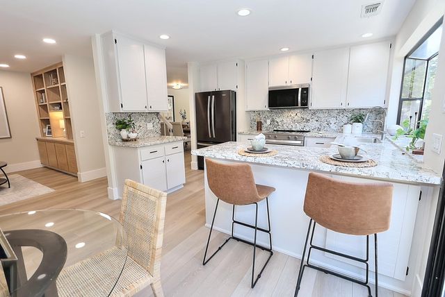 2058 Promontory Point Ln, Gold River, CA 95670