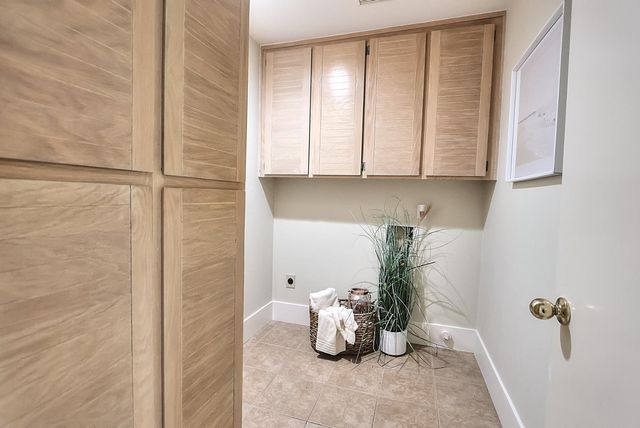 2058 Promontory Point Ln, Gold River, CA 95670