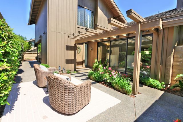 2058 Promontory Point Ln, Gold River, CA 95670