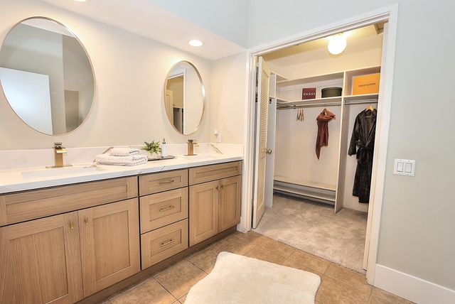 2058 Promontory Point Ln, Gold River, CA 95670