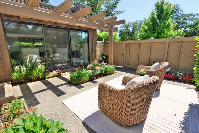 2058 Promontory Point Ln, Gold River, CA 95670