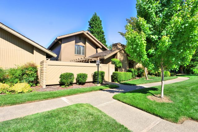 2058 Promontory Point Ln, Gold River, CA 95670