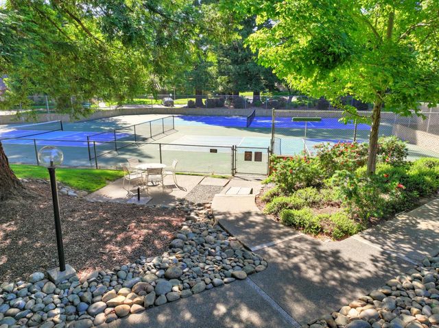 2058 Promontory Point Ln, Gold River, CA 95670