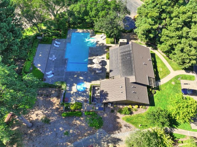 2058 Promontory Point Ln, Gold River, CA 95670