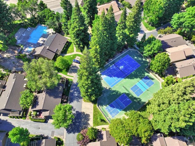 2058 Promontory Point Ln, Gold River, CA 95670