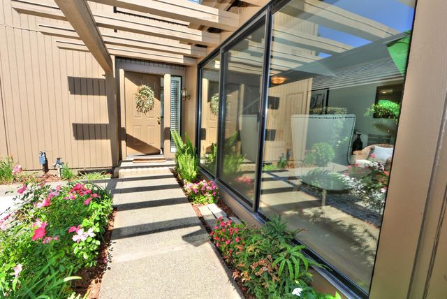 2058 Promontory Point Ln, Gold River, CA 95670