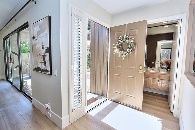2058 Promontory Point Ln, Gold River, CA 95670