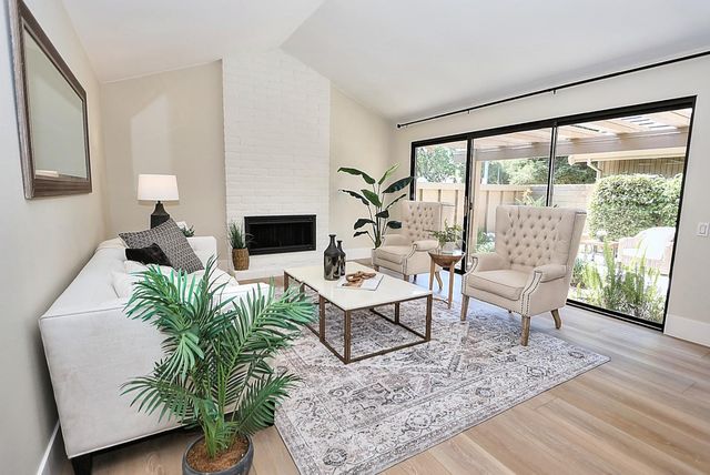 2058 Promontory Point Ln, Gold River, CA 95670