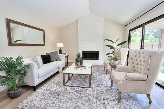 2058 Promontory Point Ln, Gold River, CA 95670
