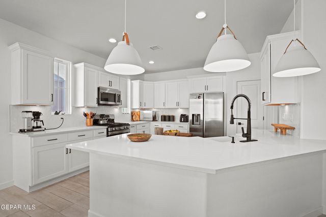 12613 MIDDLESBROUGH Avenue, Horizon City, TX 79928