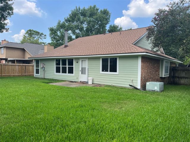 2703 Hot Springs Drive, Pearland, TX 77584