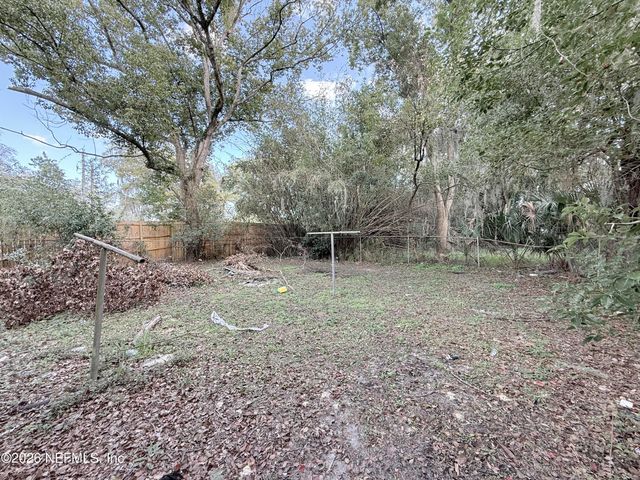 7007 LUCKY Drive E, Jacksonville, FL 32208